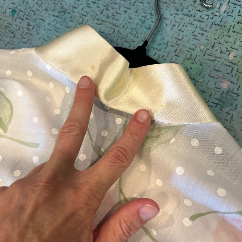 Vintage Pastel Floral and Polka Dot Robe - Picture 11 of 13